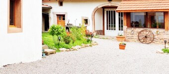 renovated farmhouse for groups and families in nature, dogs welcome, playground