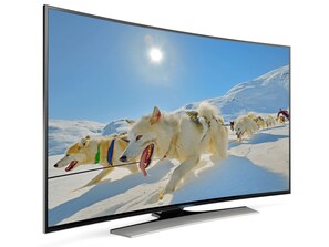 A television displaying a scene of sled dogs racing across a snowy landscape. - renovated farmhouse for groups and families in nature, dogs welcome, playground (La Chapelle-devant-Bruyères)