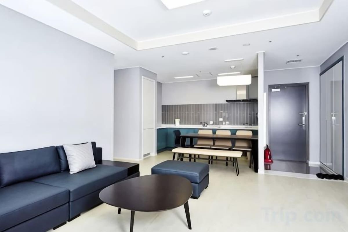 Living area | Flat-screen TV