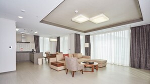 A spacious living room with a sofa set, a coffee table, and a dining area with a table and chairs. - I Want Resort (Pyeongchang)