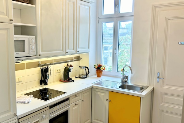 Apartamento superior, 2 quartos, para não fumantes, cozinha (Top 8) | Cozinha privada | Geladeira grande, micro-ondas, fogão, cooktop