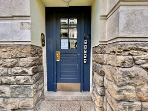 Entrée de l’hébergement