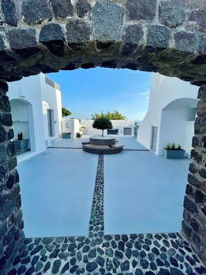 Front of property - White Harmony Suites (Santorini)