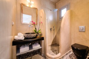 Junior Suite, Hot Tub, Sea View | Bathroom | Shower, free toiletries, hair dryer, towels