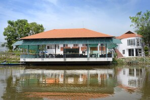 Serveert ontbijt, lunch, diner, Aziatische gerechten