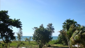 A swimming pool surrounded by trees and a beach. - Reva Castel (Nosy Be)