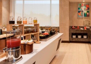 Food and drink - Lemon Tree Hotel Lucknow (Lucknow)