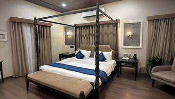 Premier Villa, 3 Bedrooms | Desk, iron/ironing board, bed sheets