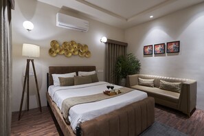 Desk, iron/ironing board, bed sheets - Olive Resorts & Villas (Kurai)