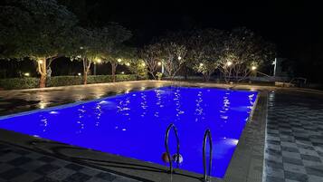 Piscine extérieure