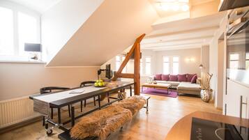 Appartement Confort, 2 chambres | Coin séjour | Télévision à écran plat