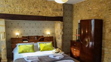 Superior tweepersoonskamer, 1 queensize bed (Les Milandes) | Individueel gedecoreerd, individueel gemeubileerd, geluiddichte muren