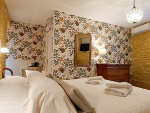 Superior Double Room, 1 Queen Bed (Marqueyssac) | Individually decorated, individually furnished, soundproofing, free WiFi