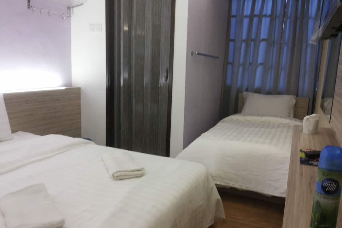 Premium bedding, free WiFi