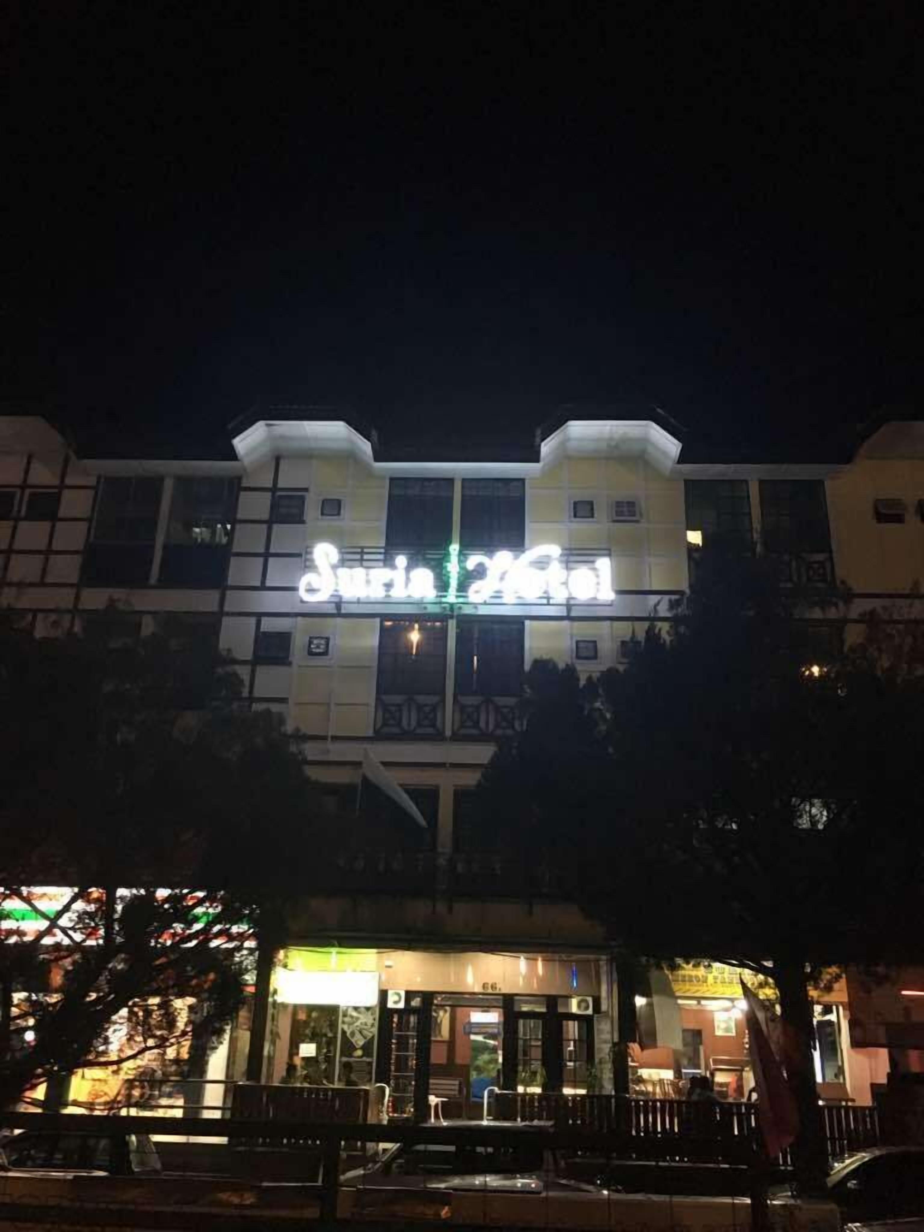 Bagian depan properti - sore/malam