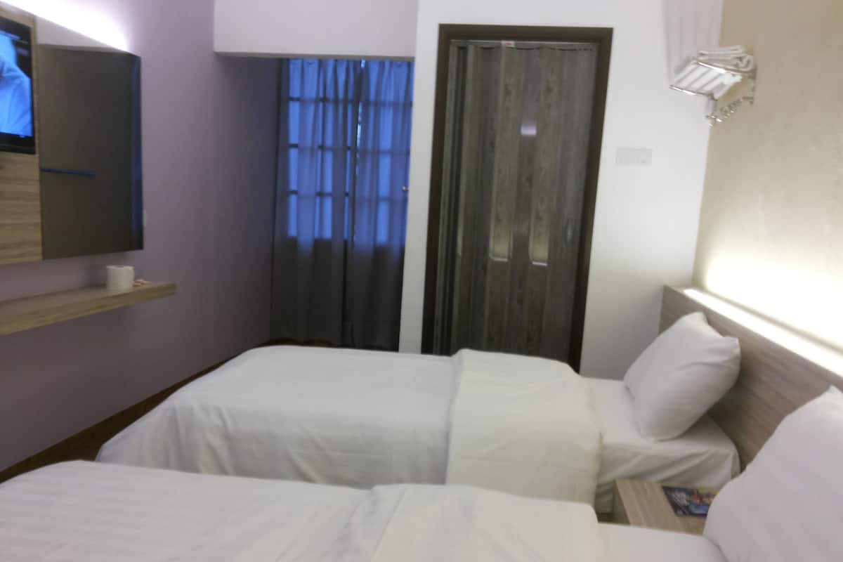 Premium bedding, free WiFi