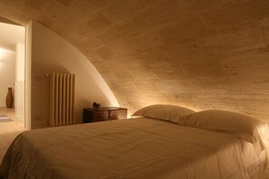 Leilighet – exclusive, 1 soverom, byutsikt | Sengetøy av topp kvalitet, skrivebord, wi-fi (inkludert) og sengetøy