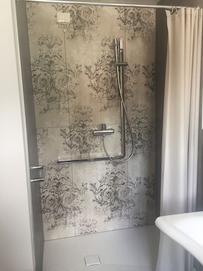 Double Room, Accessible | Bathroom shower - Pove 2.4 Hotel (Pove del Grappa)