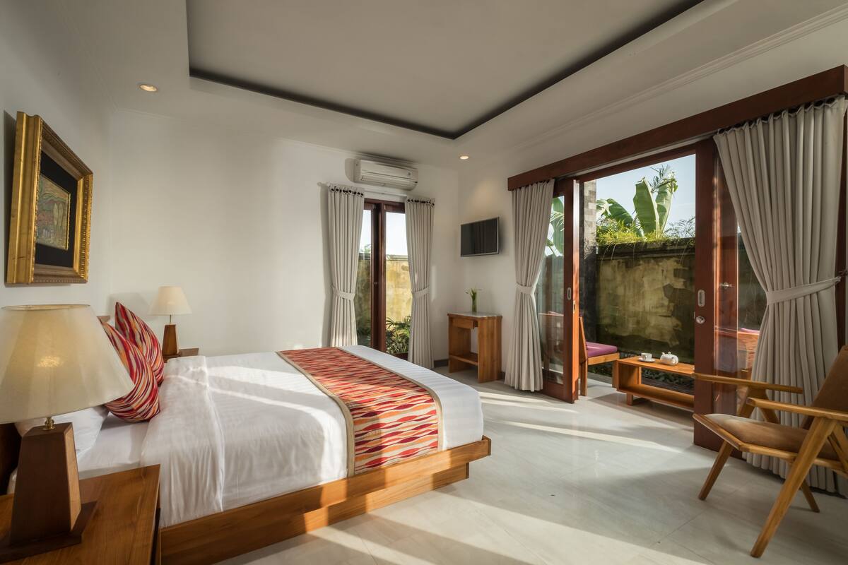 Villa, 2 Bedrooms, Pool View | In-room safe, desk, rollaway beds (surcharge), WiFi (free)
