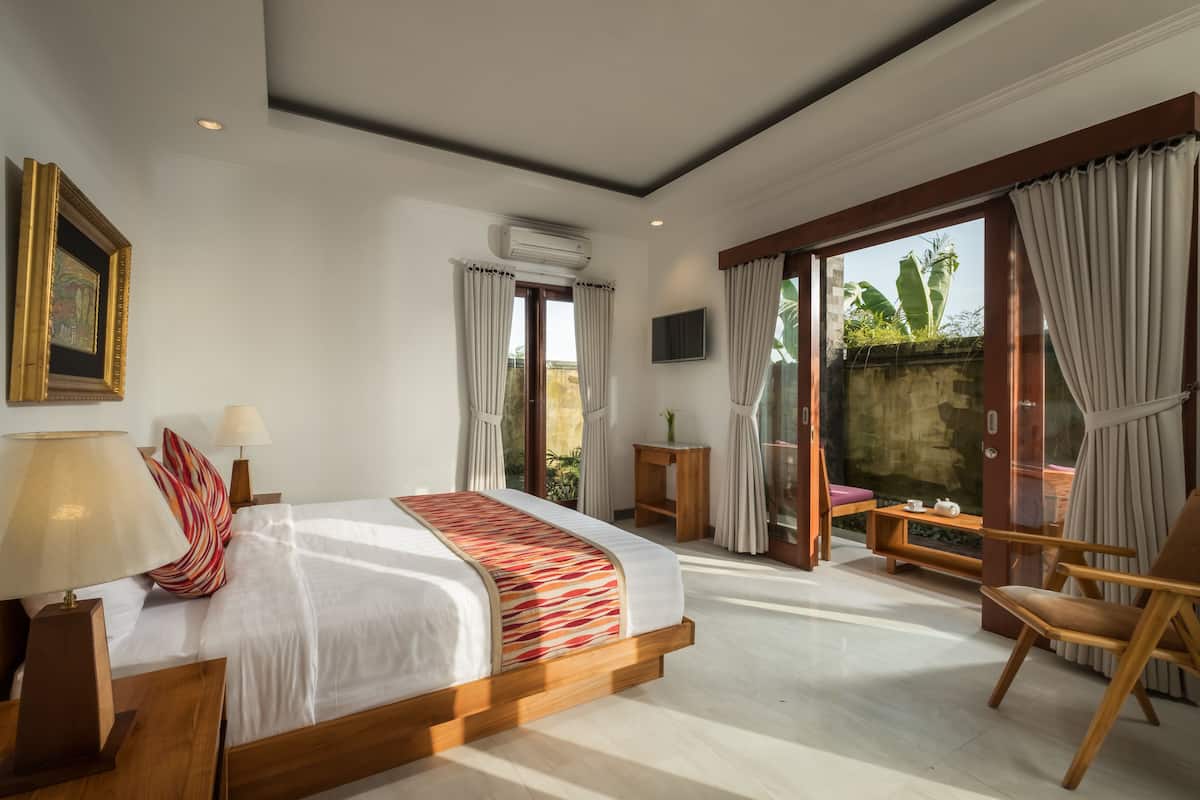 1 bedroom, in-room safe, desk, rollaway beds