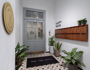 Interior entrance - Mr. Katinsky - By TLV2GO (Tel Aviv)