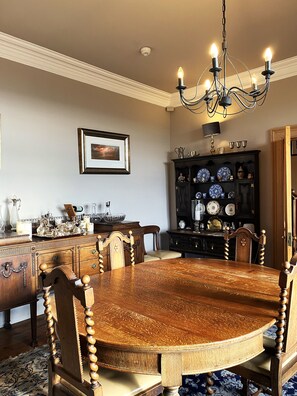 Dining - Clint Lodge (Melrose)