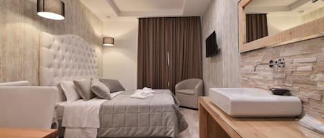 Superior Double Room | Minibar, soundproofing, free WiFi