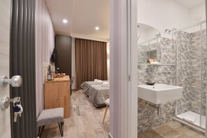 Minibar, desk, soundproofing, free WiFi - Relais Barberini (Rome)
