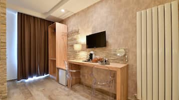 Deluxe Suite | Minibar, desk, soundproofing, free WiFi