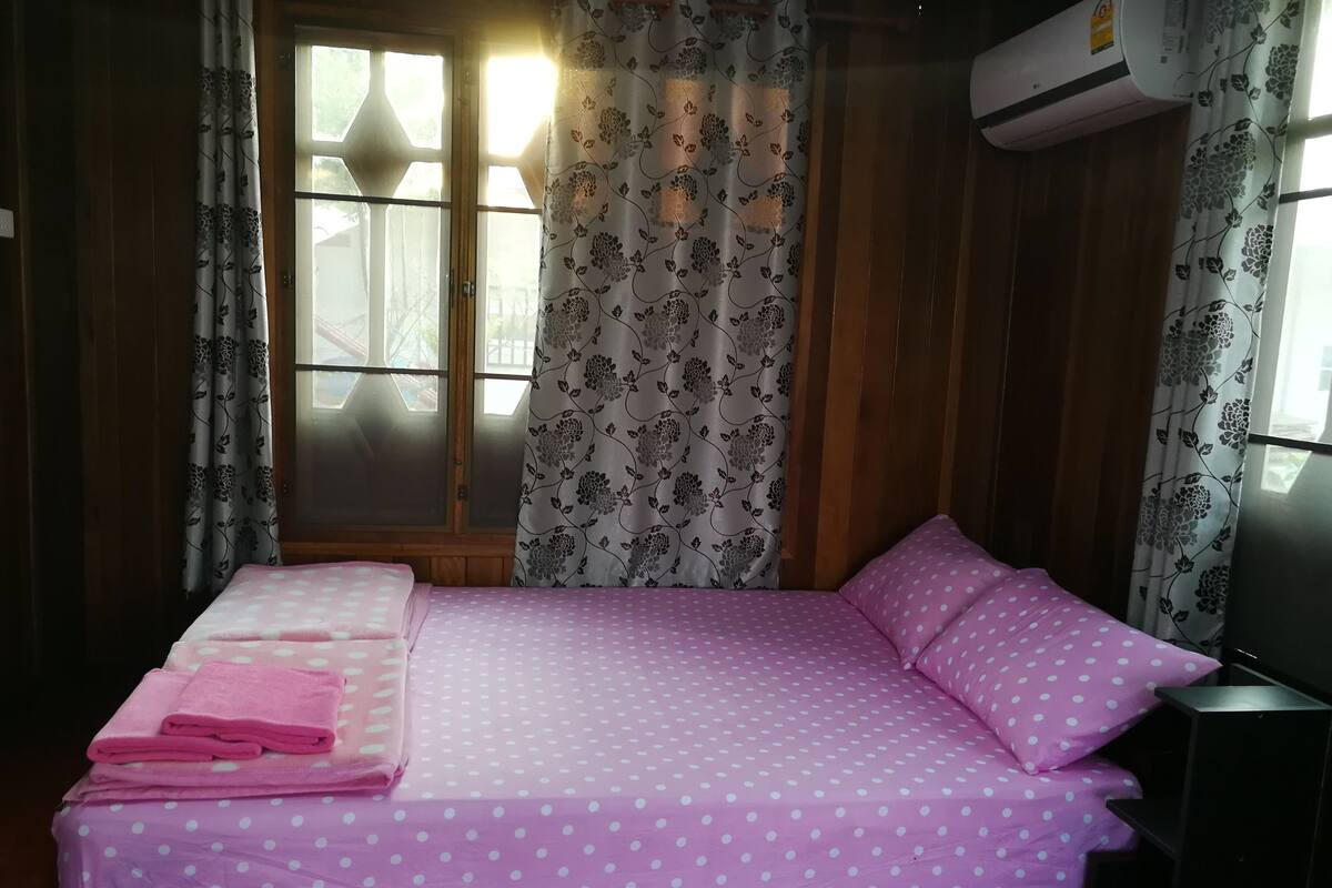 Family Bungalow | Rollaway beds, free WiFi