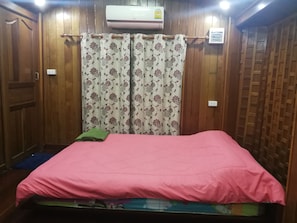 Kamar Double Standar | Tempat tidur lipat/tambahan dan Wi-Fi gratis