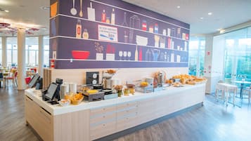 Free daily buffet breakfast