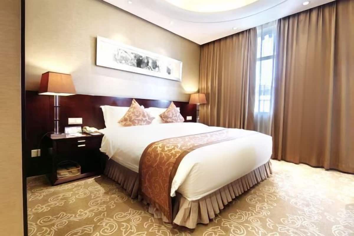 In-room safe, desk, blackout curtains, soundproofing