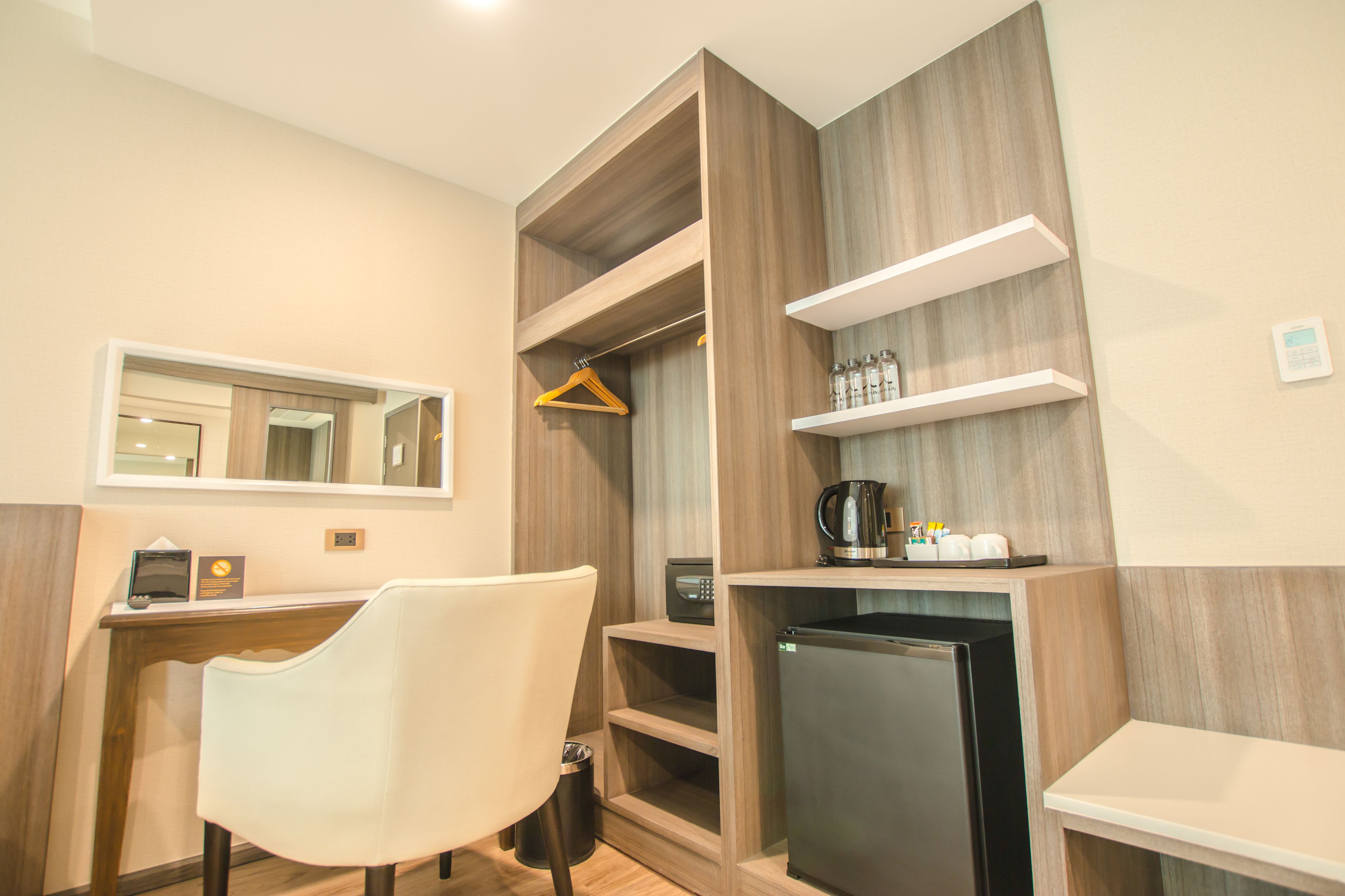 triple room, multiple beds, non smoking | 1 bedroom, minibar, in-room safe, desk