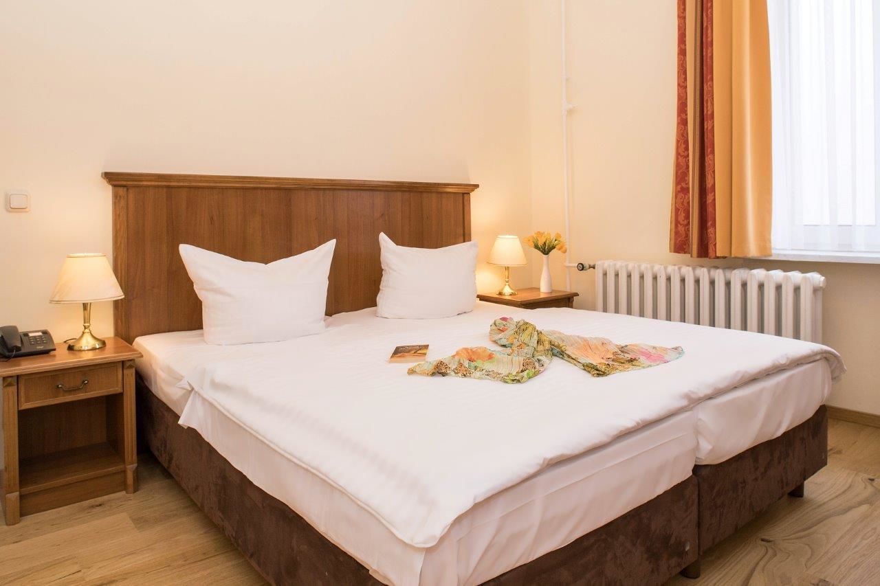double room | in-room safe, desk, free wifi, bed sheets