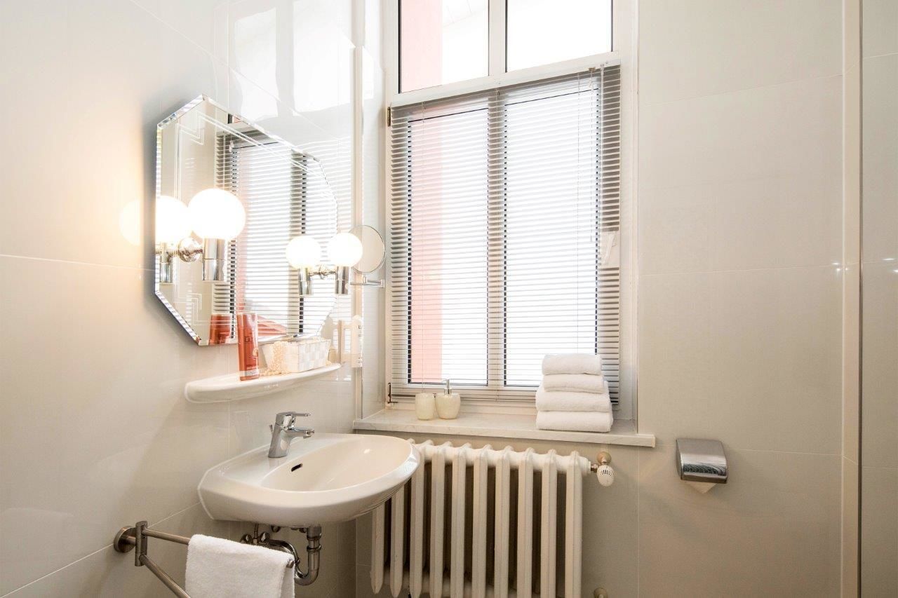 double room, balcony, partial ocean view | bathroom | shower, designer toiletries, hair dryer, towels