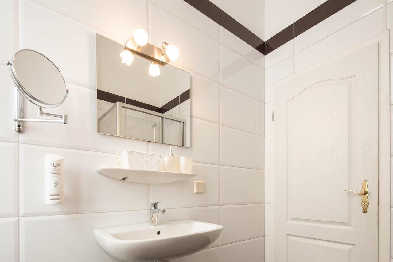 shower, designer toiletries, hair dryer, towels