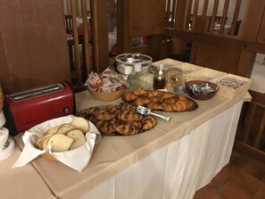 Colazione a buffet inclusa, servita tutte le mattine