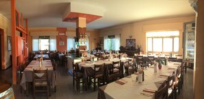 Lunch and dinner served, Italian cuisine - Hotel Miura (Castelnuovo del Garda)