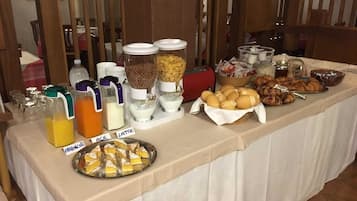 Free daily buffet breakfast