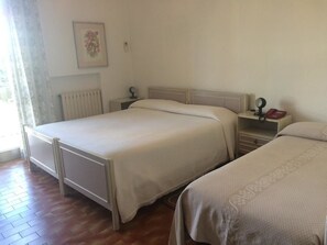 Habitación triple | Escritorio y wifi gratis