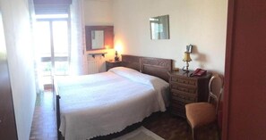 Camera Standard | Una scrivania, Wi-Fi gratuito