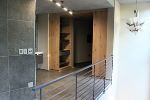 The Aviator | 起居区 | 平板电视、收费电影