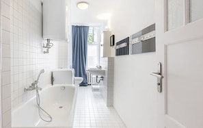 Apartment, 2 Bedrooms | Bathroom | Shower, hair dryer, towels