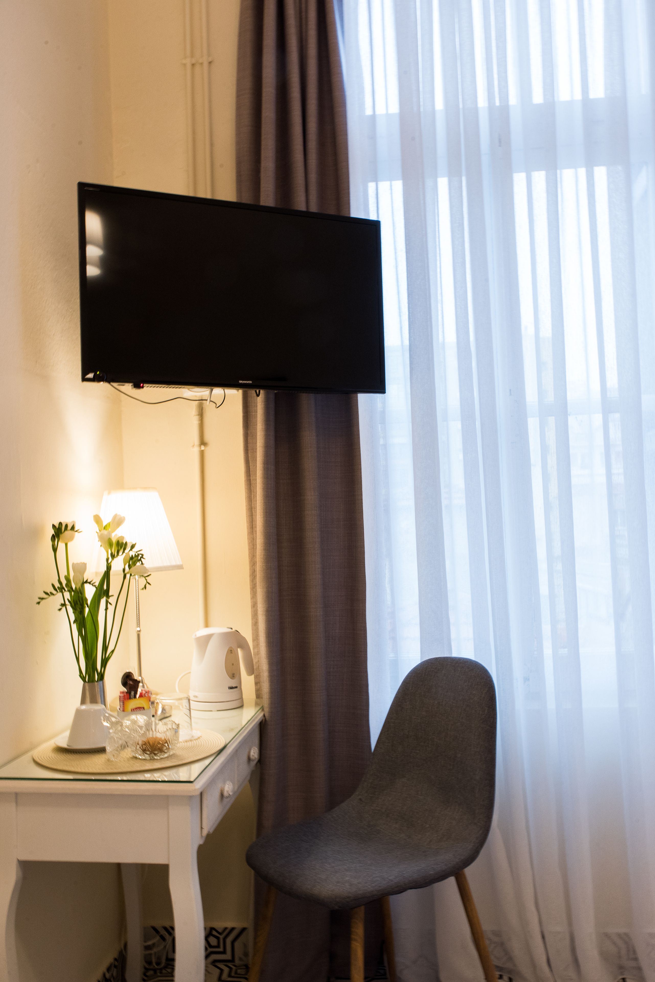 standard double room | minibar, in-room safe, desk, blackout curtains