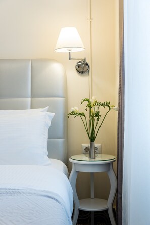 Standard Double Room | Minibar, in-room safe, desk, blackout curtains - Old Town Inn (Kavala)