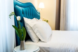 Habitación doble superior | Minibar, caja fuerte, escritorio y cortinas opacas