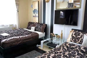 アイロン / アイロン台、ベビーベッド、WiFi (無料)、ベッドシーツ