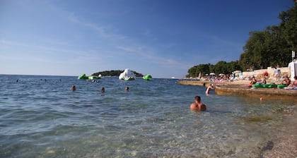 Merinäköala, 300 m rannalta, 3 makuuhuonetta, 2 kylpyhuonetta, pesukone / astianpesukone