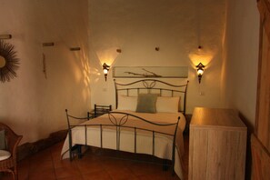 Appartement Classique, 1 chambre, vue cour intérieure | Bureau, chambres insonorisées, Wi-Fi gratuit, draps fournis